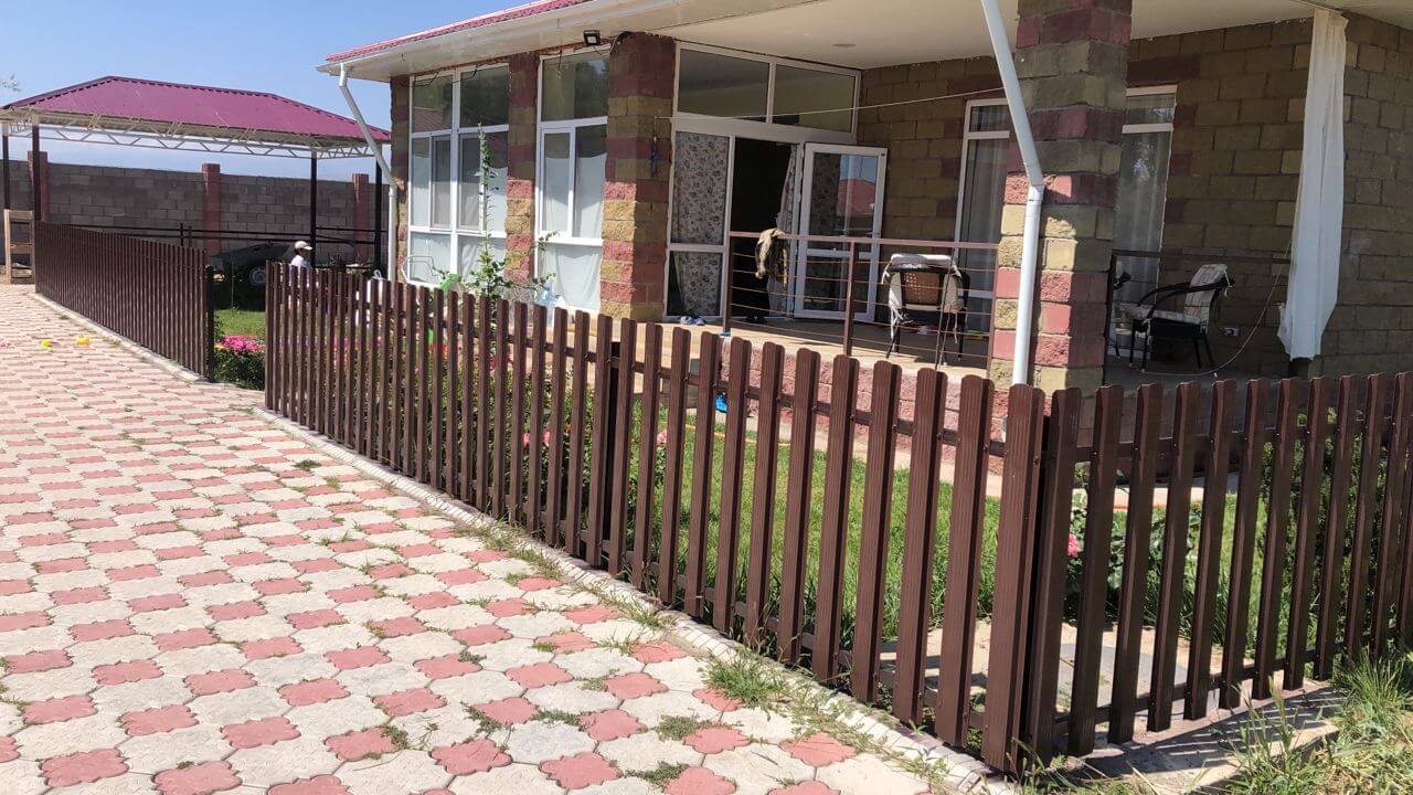 забор из штакетника шоколад фото1 в Горно-Алтайске