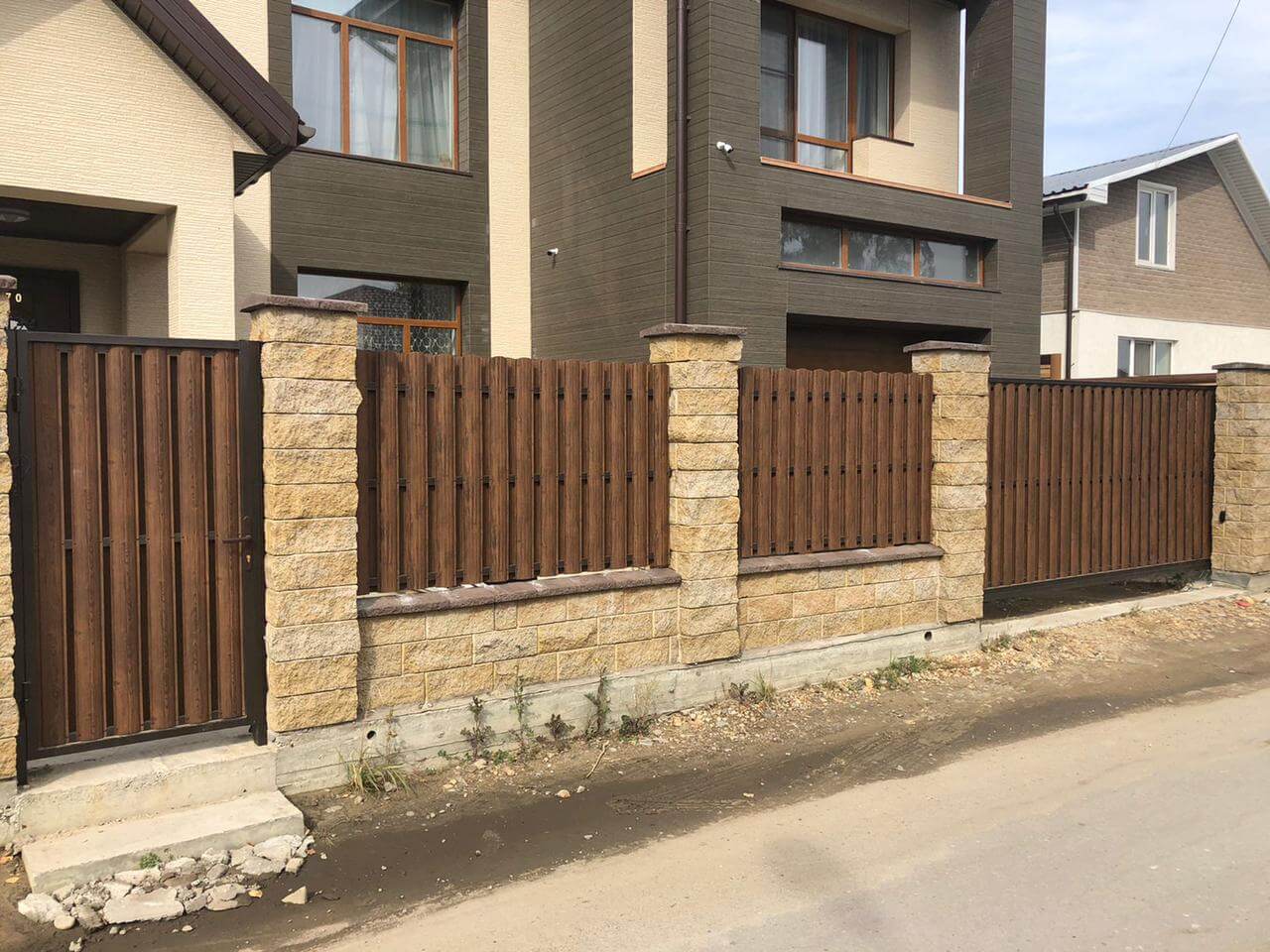 забор из штакетника каштан двухсторонний фото3 в Горно-Алтайске