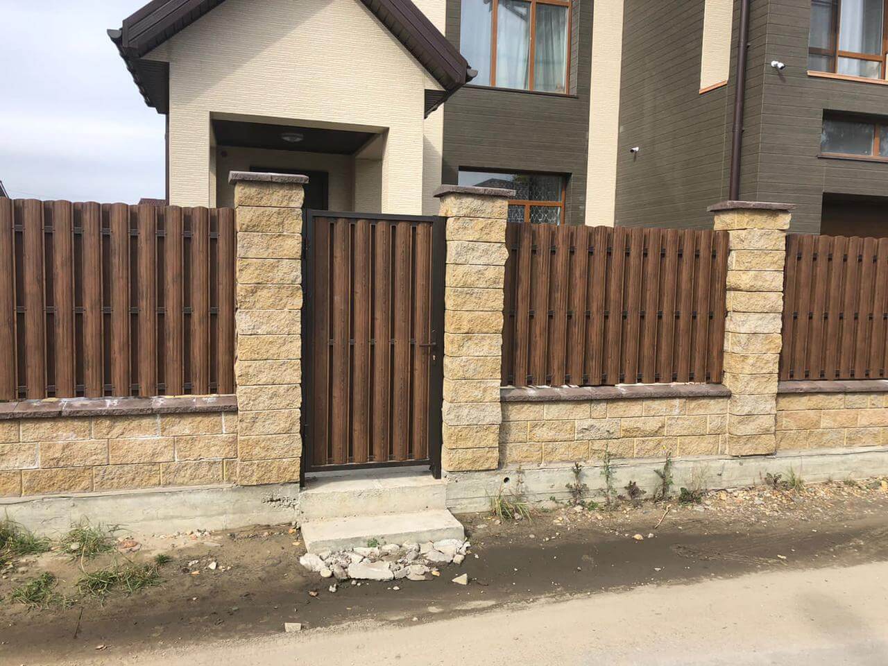 забор из штакетника каштан двухсторонний фото2 в Горно-Алтайске