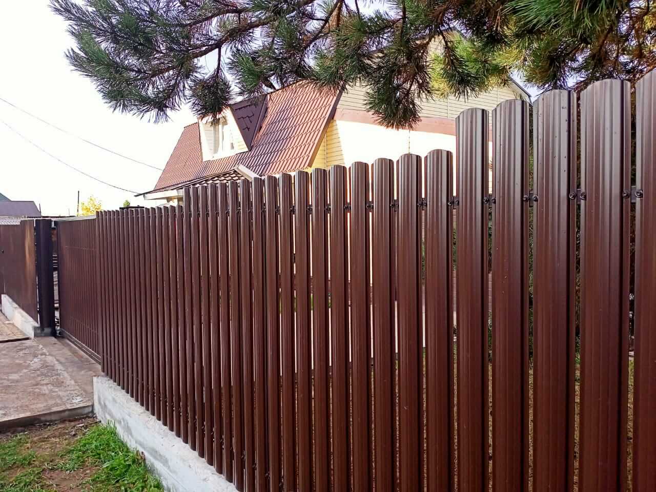 забор из штакетника шоколад фото1 в Горно-Алтайске