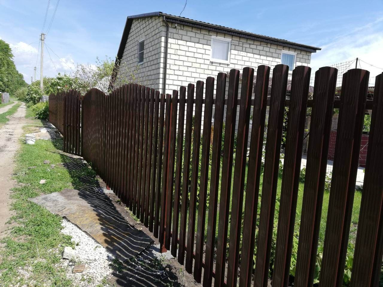Забор из евроштакетника Плетенка 19м RAL8017 Шоколад в Горно-Алтайске