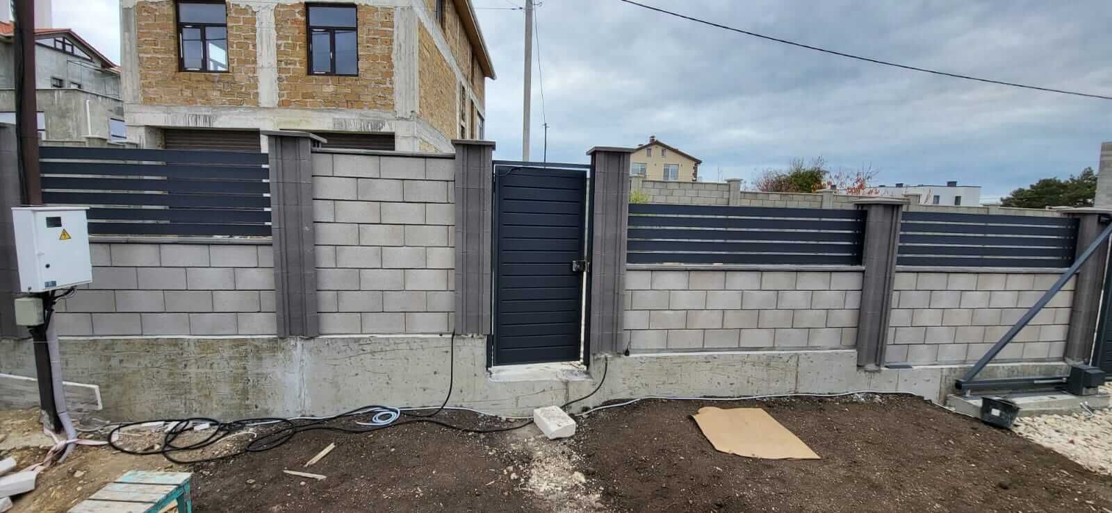 Забор-ранчо из металлопланкена 28м RAL7024 Серый Графит МАТТЕ фото 6 в Горно-Алтайске