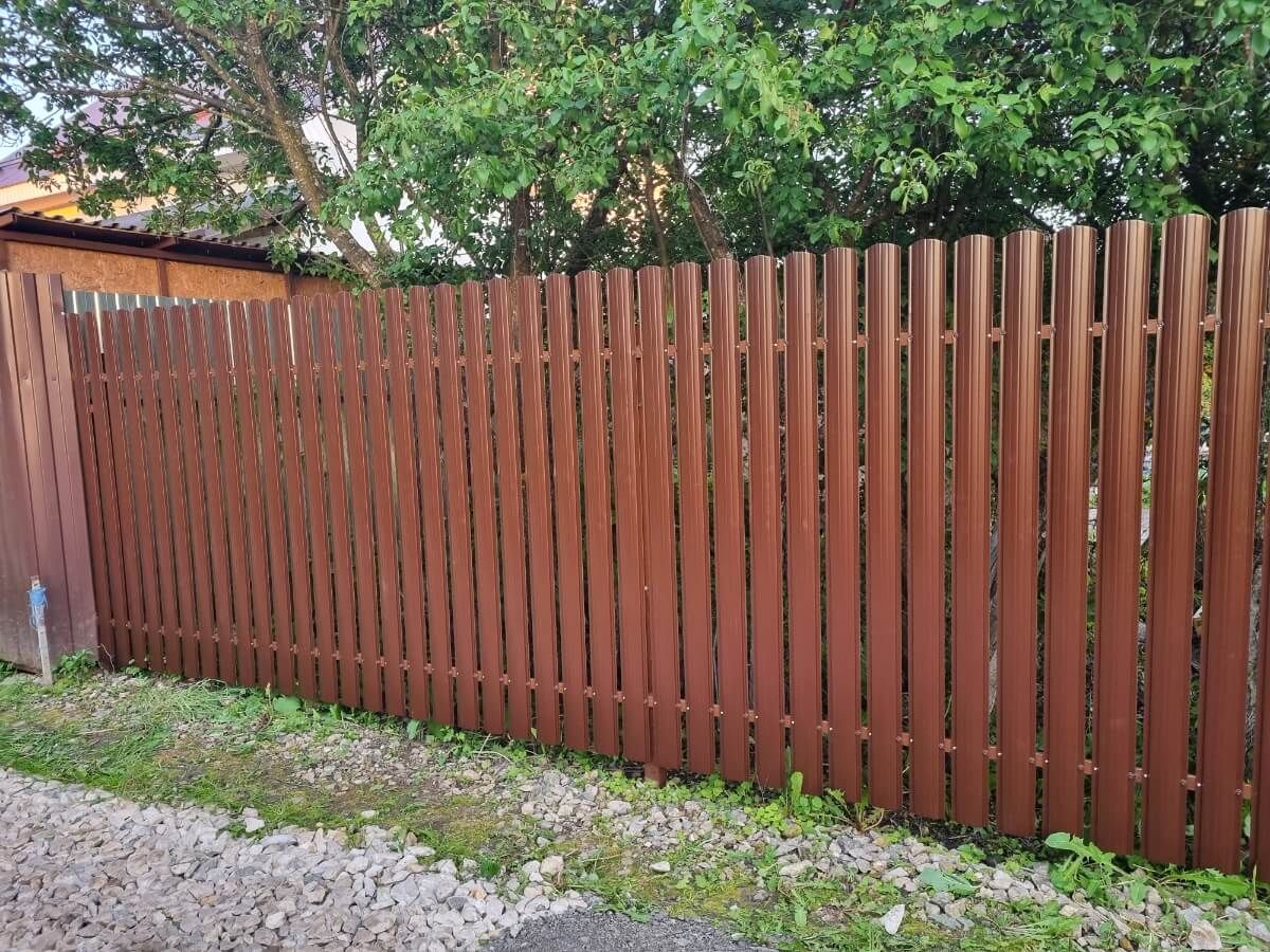 Забор из полукруглого штакетника 16м RAL8017/RAL8017 Шоколад 2-х сторонний в Горно-Алтайске