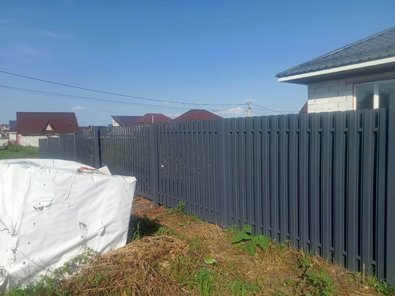 Забор из евроштакетника 21м RAL7024/7024 Серый Графит двусторонний фото 3 в Горно-Алтайске