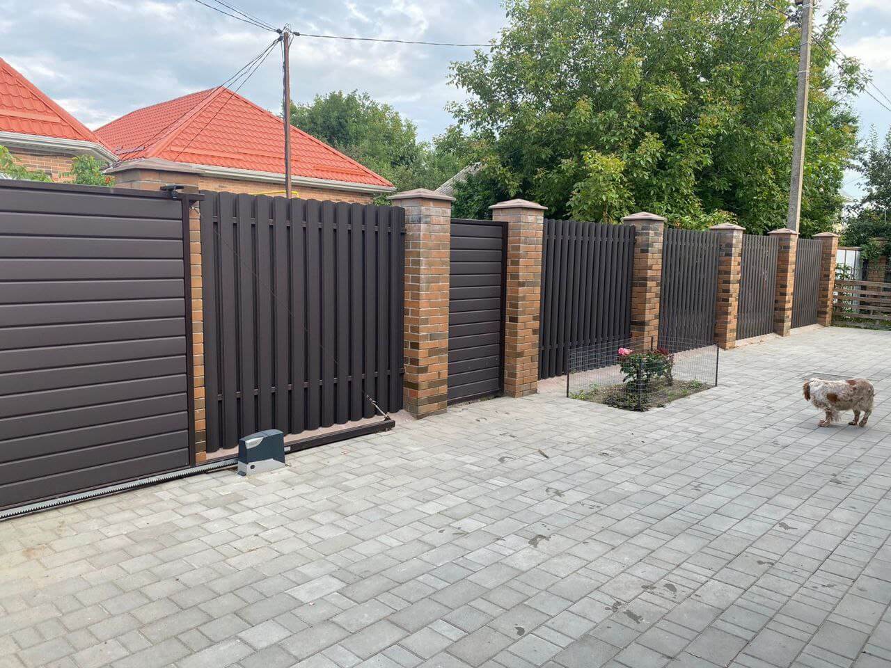 Забор из штакетника полукруглого 22м RAL8019 Темный Шоколад МАТТЕ фото 2 в Горно-Алтайске