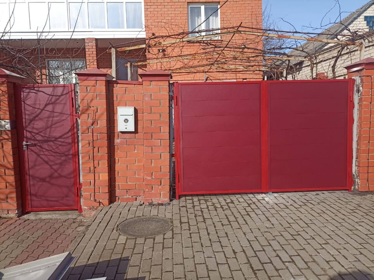 Ворота и калитка из металлопланкена 4м RAL3005 Красное Вино, Стальной Бархат в Горно-Алтайске