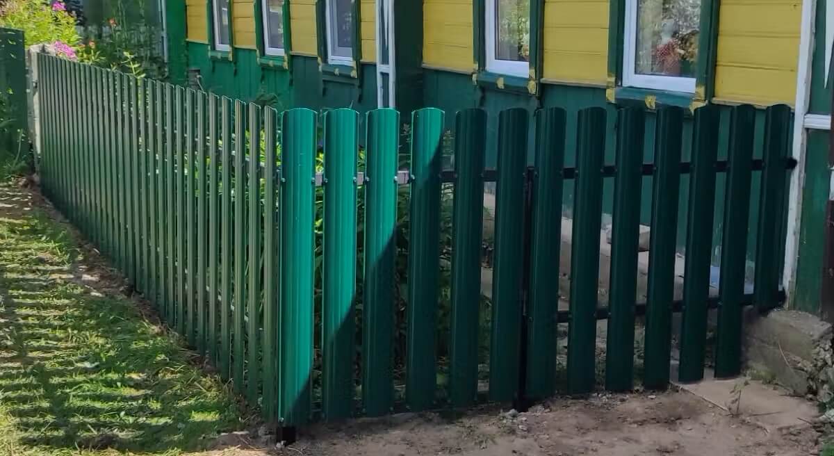 Заборчик из Евроштакетника 8м RAL6005/6005 Зеленый Мох двусторонний в Горно-Алтайске