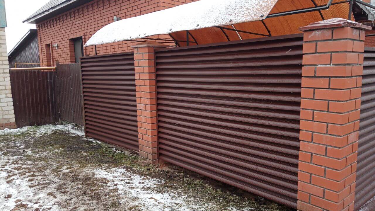 Забор из ламелей еврожалюзи 12м RAL8017/8017 Шоколад двусторонний МАТТЕ фото 4 в Горно-Алтайске