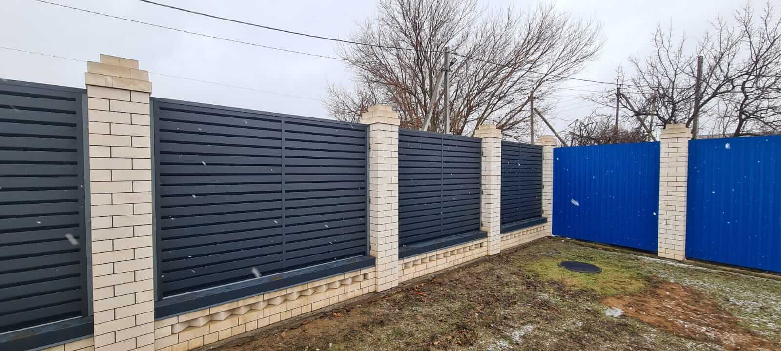Забор-жалюзи из ламелей Хай-Тек 23м RAL7024/7024 Серый Графит двусторонний МАТТЕ фото 6 в Горно-Алтайске