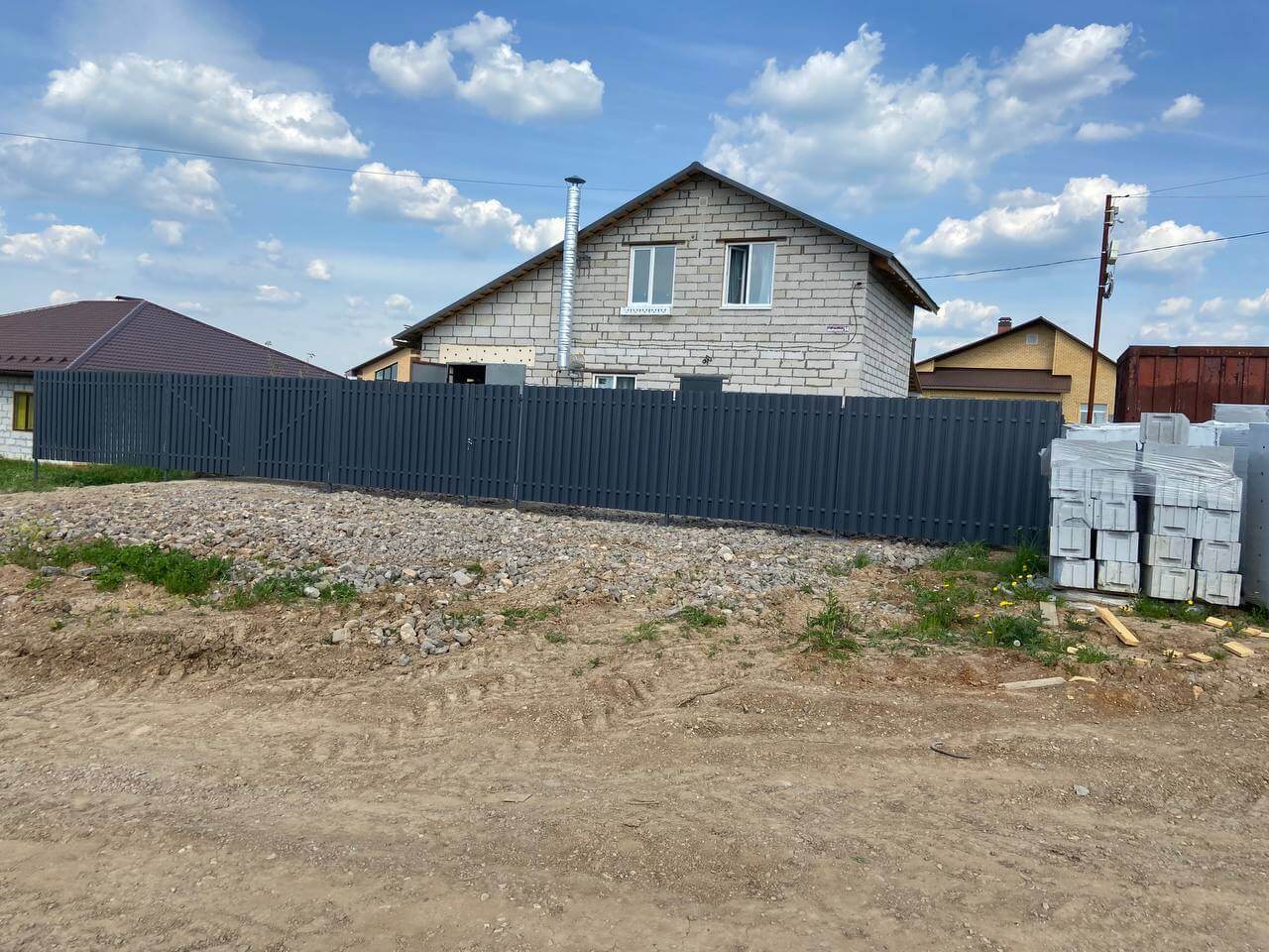 Забор из евроштакетника 16м RAL7024 Серый Графит фото 6 в Горно-Алтайске
