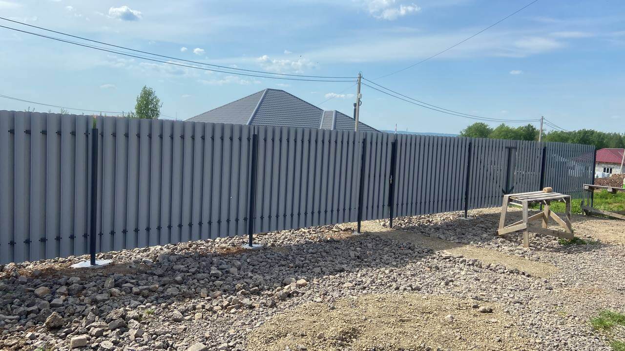 Забор из евроштакетника 16м RAL7024 Серый Графит фото 2 в Горно-Алтайске