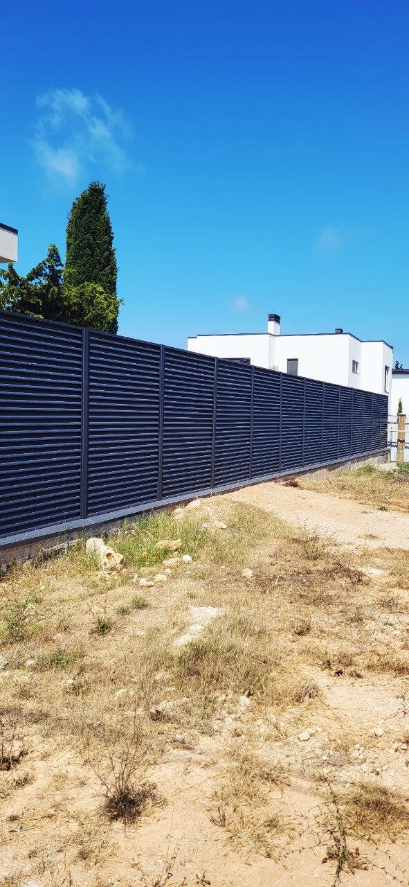 Забор-жалюзи 65м RAL7024/7024 Серый Графит МАТТЕ двусторонний фото 6 в Горно-Алтайске