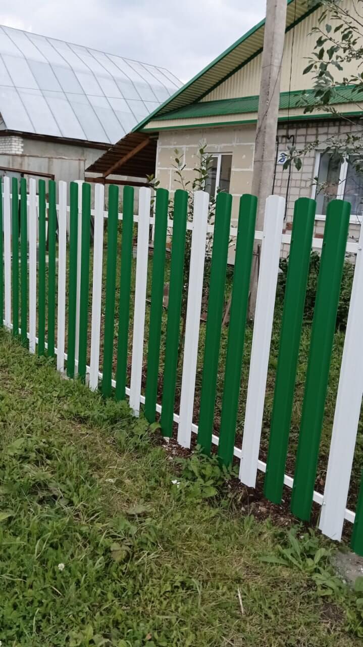 Забор из евроштакетника 10м RAL9003 Белый, RAL6029 Зеленая Мята фото 2 в Горно-Алтайске