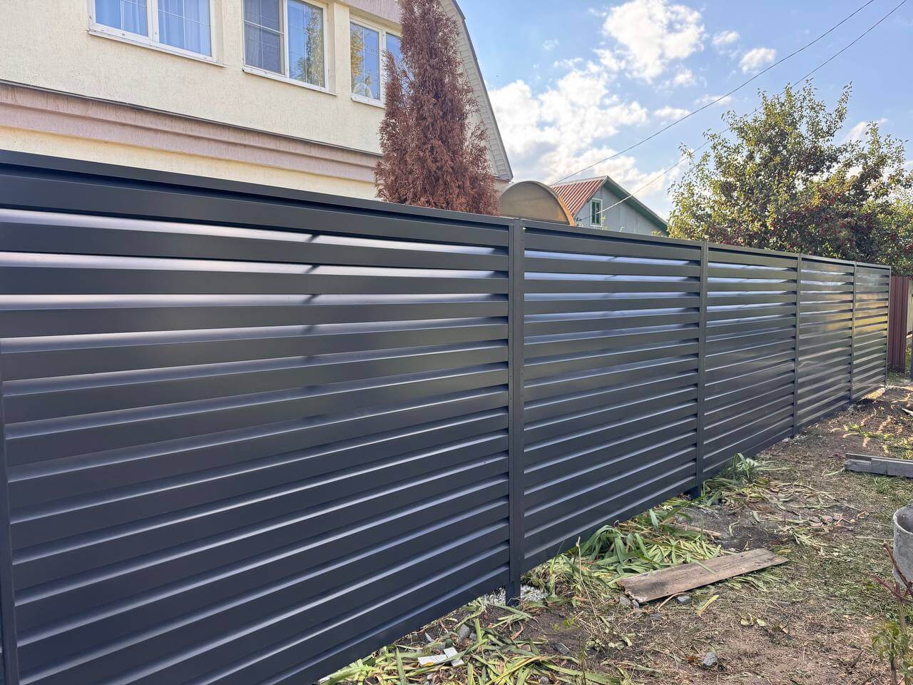 Забор-жалюзи из ламелей Хай-Тек 26м RAL7024/7024 Серый Графит двусторонний в Горно-Алтайске
