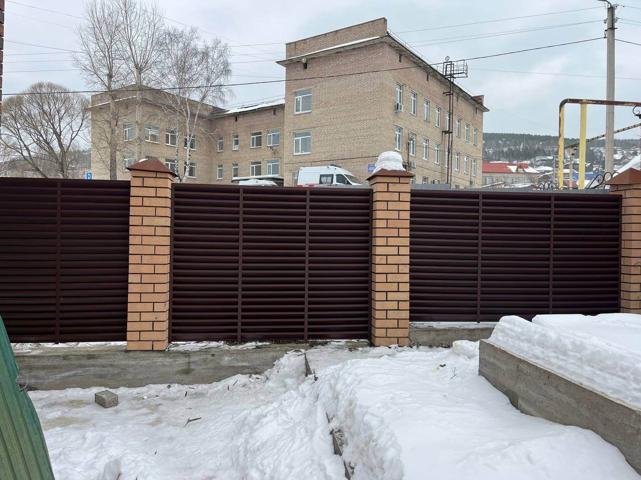 Забор-жалюзи из ламелей ЭКО-Z 87м RAL8017/8017 Шоколад двусторонний МАТТЕ фото 16 в Горно-Алтайске