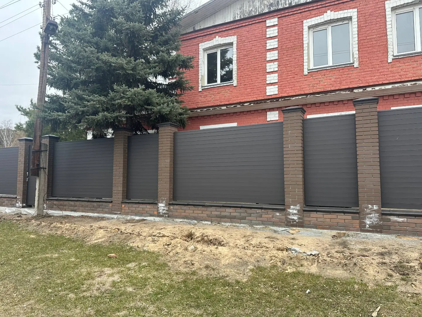 Забор-ранчо из металлического планкена 28м RAL8019 Темный Шоколад МАТТЕ в Горно-Алтайске